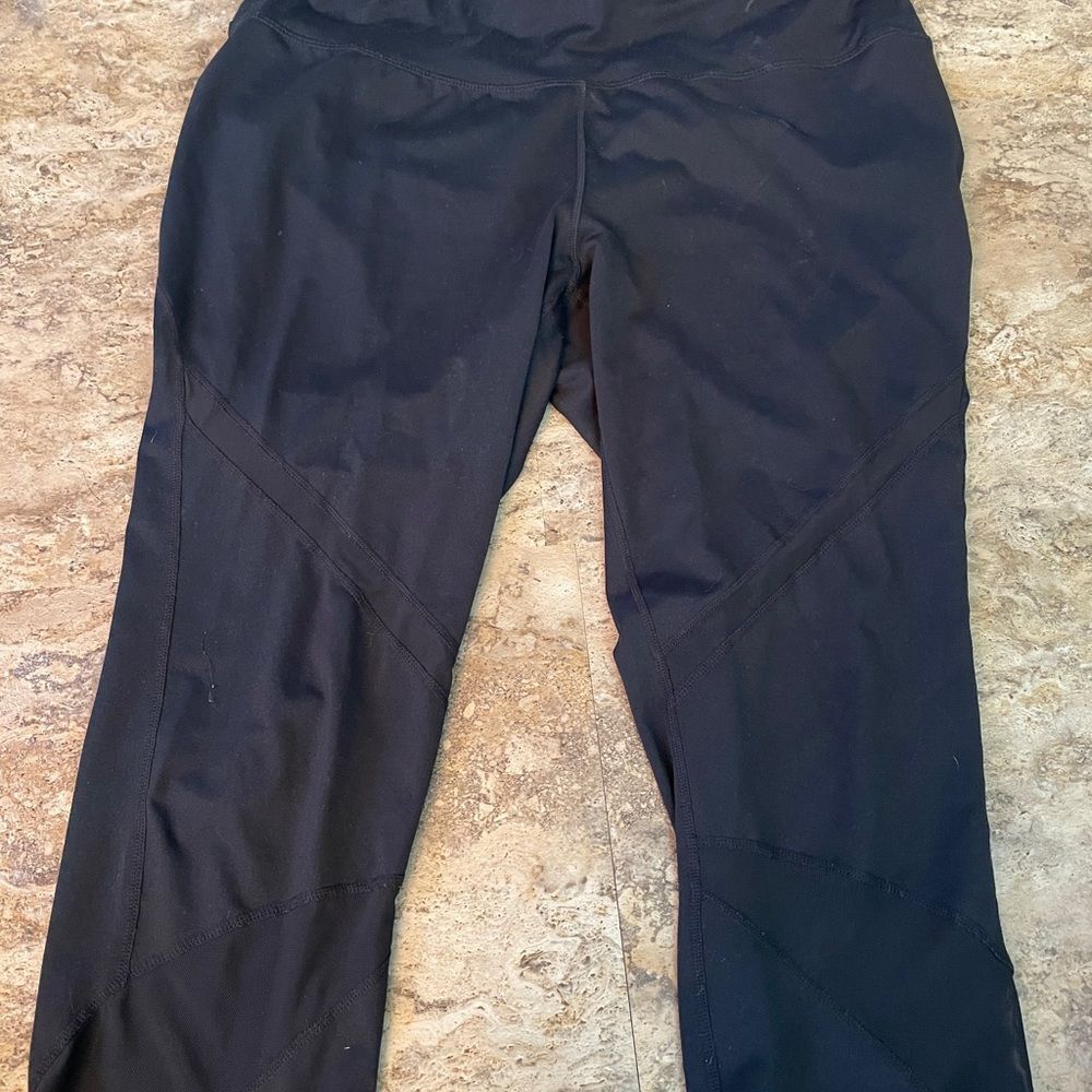 LIVI active Black legging size 18/20 mesh cutout - Picture 2 of 4